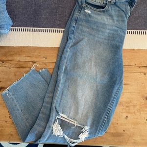 American Eagle Cropped Ripped Light Wash Jeans